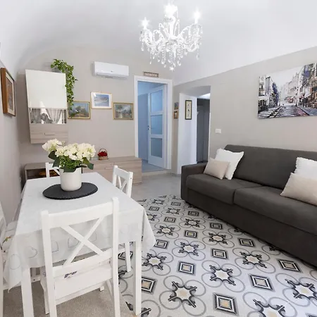 Menotti House Apartman *